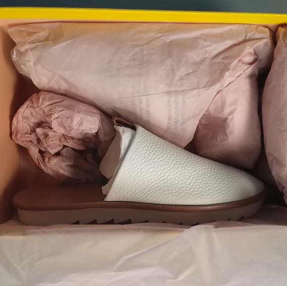 Mercedes Castillo White Mules - Picture 13 of 16